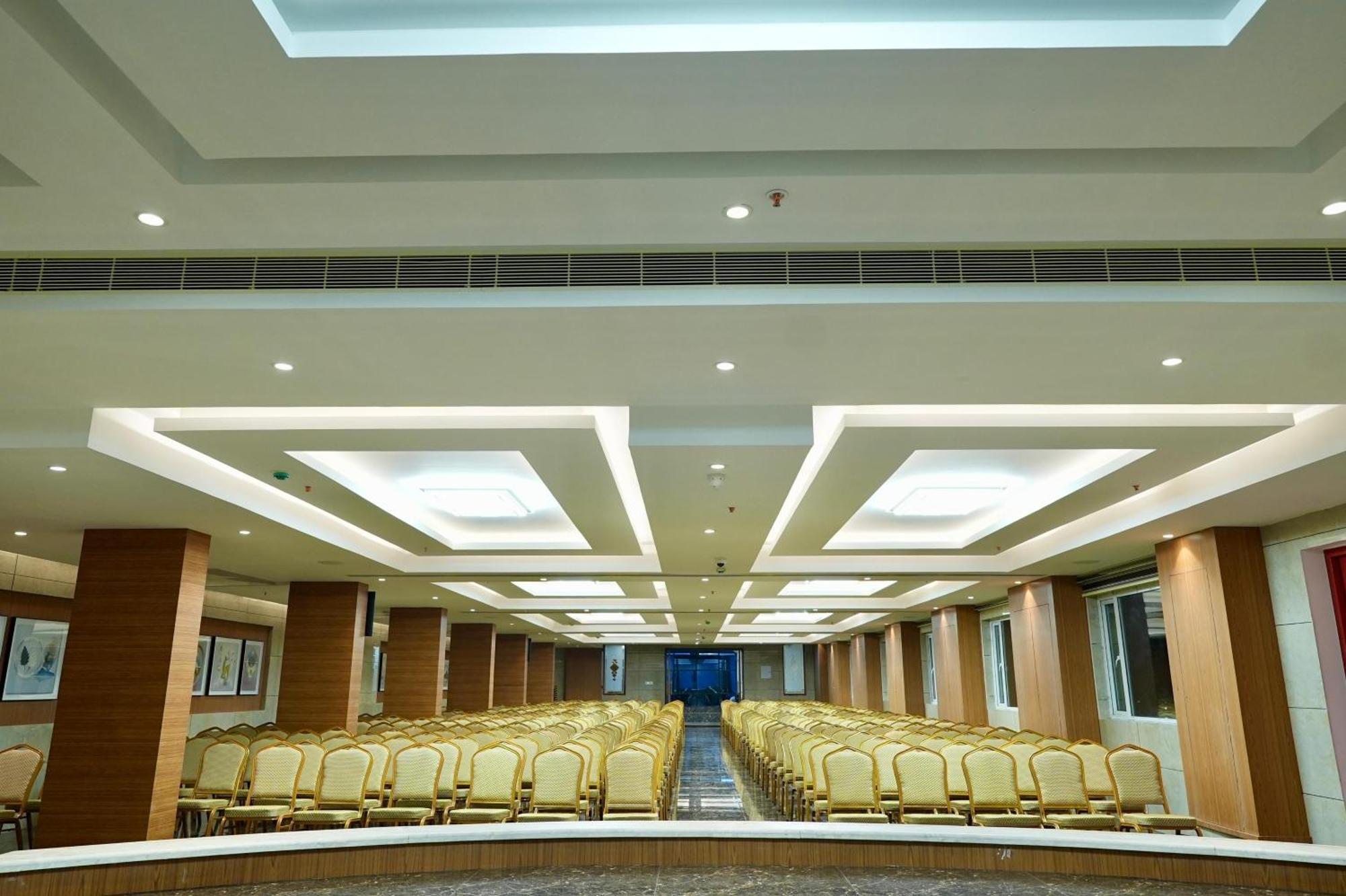 Le Royale Palace Karaikal Exterior foto