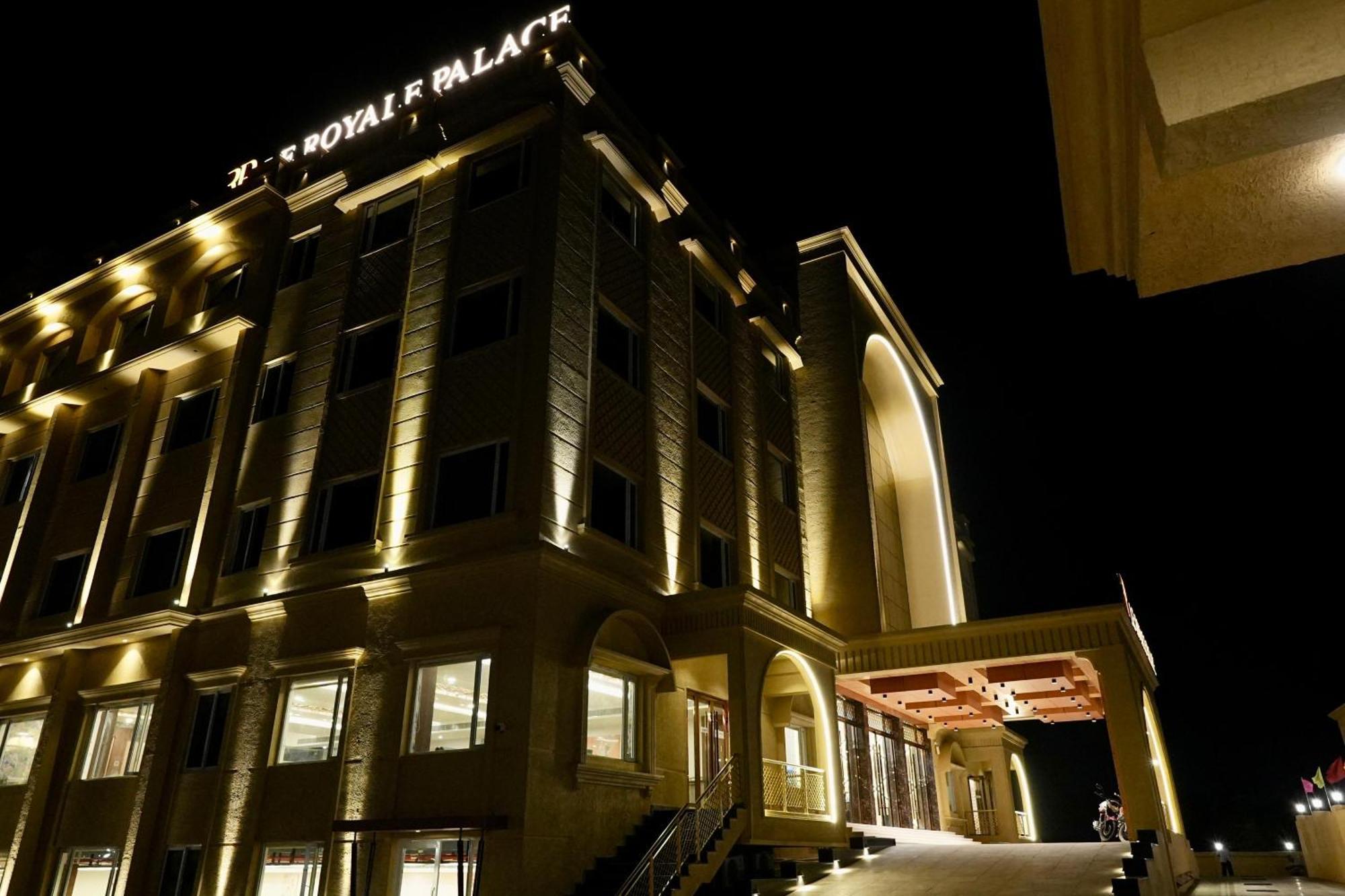 Le Royale Palace Karaikal Exterior foto